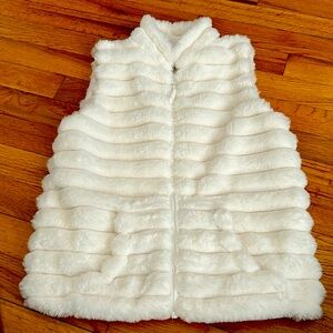 Girls American Widgeon Faux Fur Vest, soft white, size 8